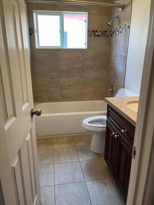 Building Photo - Spacious 1bd/1ba apartment