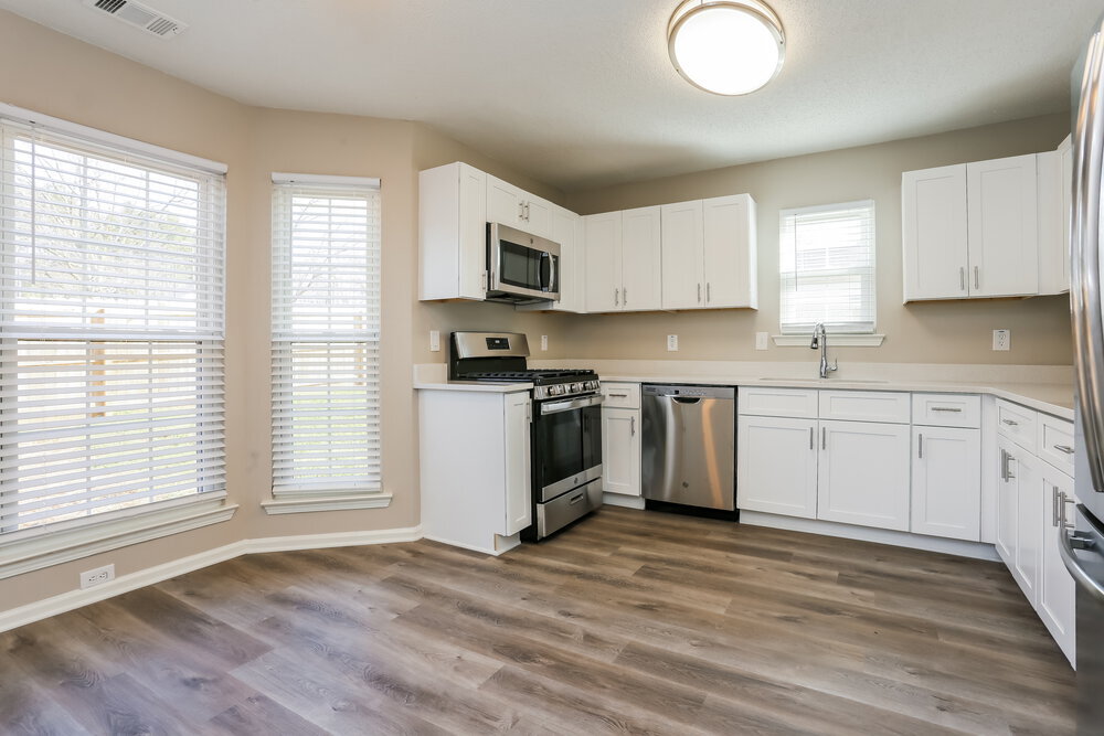 Building Photo - 213 Summer Hill Cir