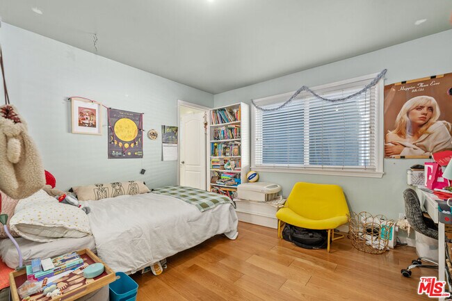 Building Photo - 20 Quarterdeck St