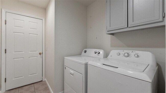 Building Photo - 3000 SW Windrift Ave