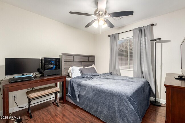 Building Photo - 1020 S Esmeralda