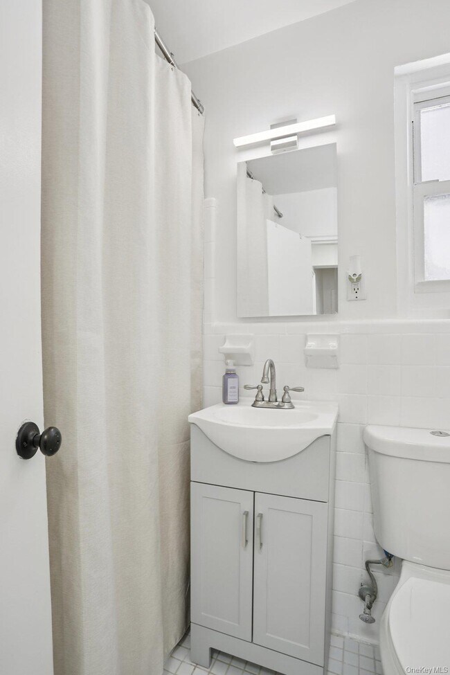 Building Photo - 23 Lawrence Dr