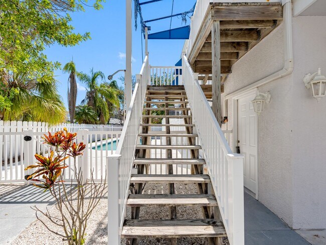 Building Photo - $500 OFF FIRST MONTHS RENT!