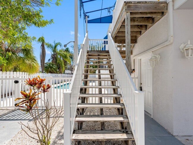 Building Photo - Steps to One of the Finest Beaches – Spaci...