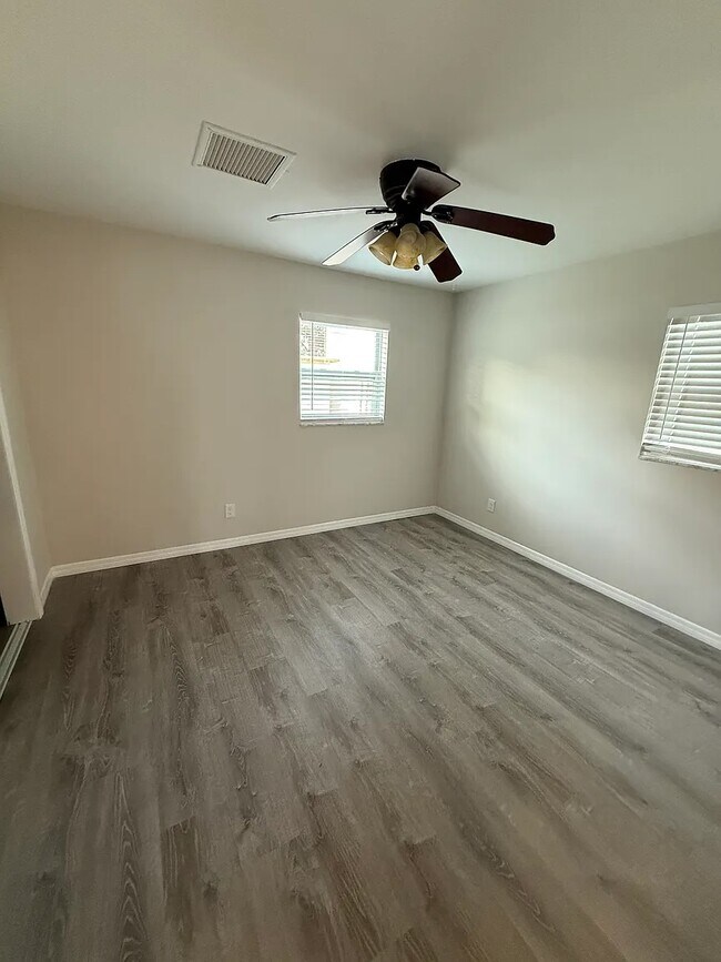 Building Photo - 201 48th Ave N