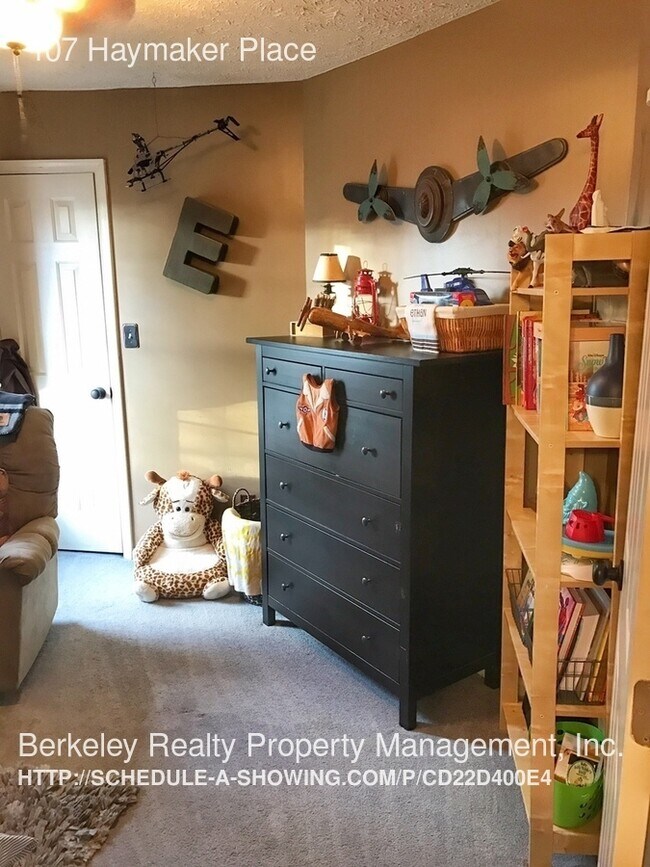 Building Photo - 107 Haymaker Place