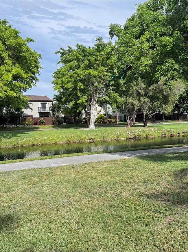 Building Photo - 10441 SW 155th Ct