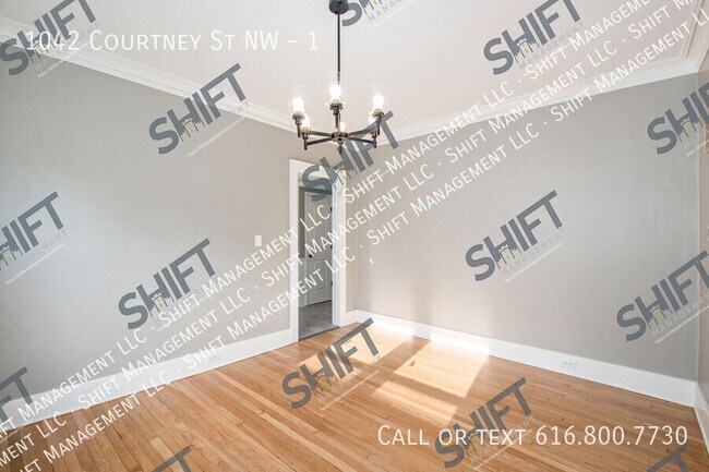 Building Photo - 1042 Courtney St NW