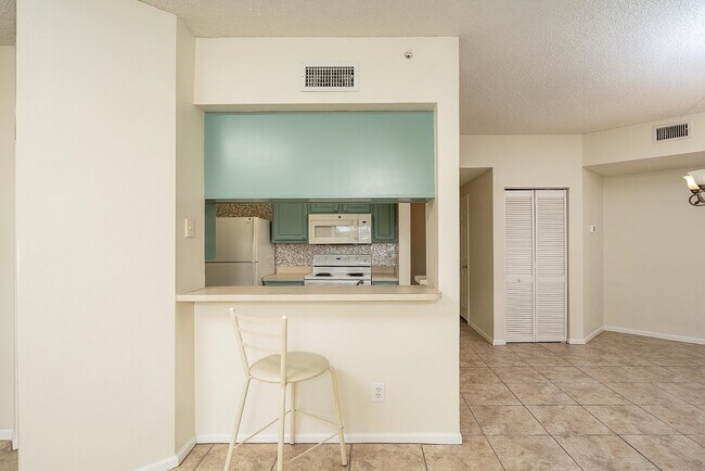 Building Photo - 1005 Bella Vista Blvd