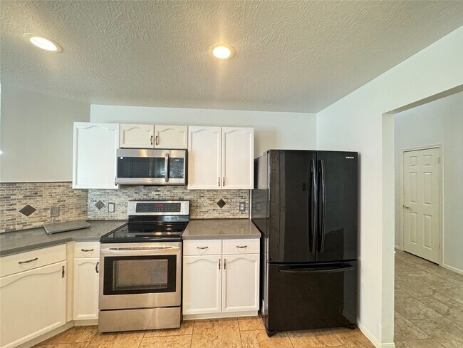 Building Photo - 210 Rolling Plains Dr
