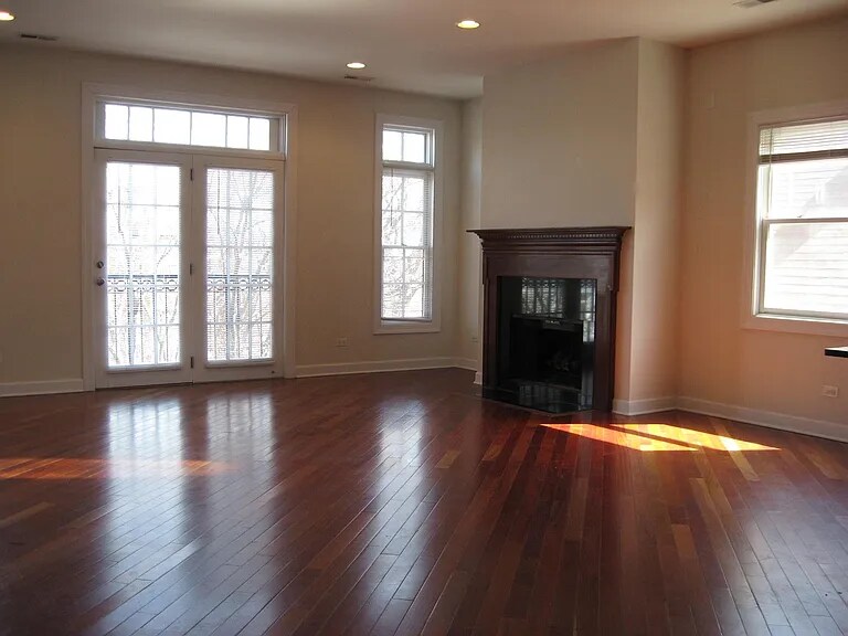 Building Photo - 3112 N Racine Ave