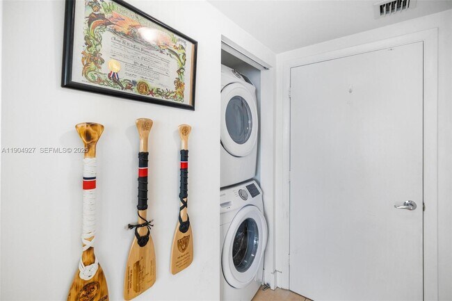 Building Photo - 41 SE 5th St