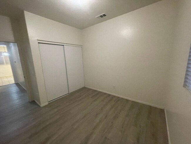 Building Photo - Hesperia- 3 Bedrooms, 2 bathrooms, New pai...