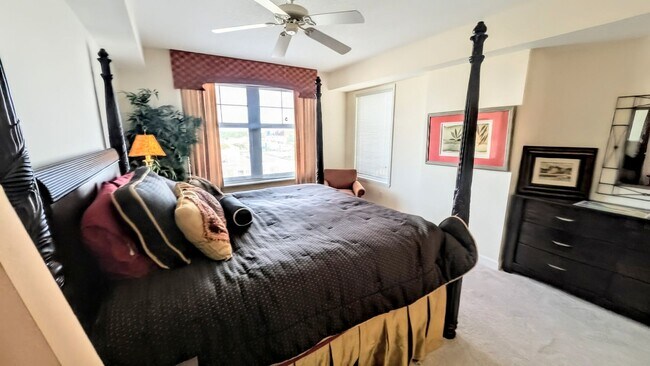 Building Photo - SEASONAL/ SHORT-TERM TURNKEY FURNISHED- 2 /2 AT THE RENAISSANCE DOWNTOWN!!