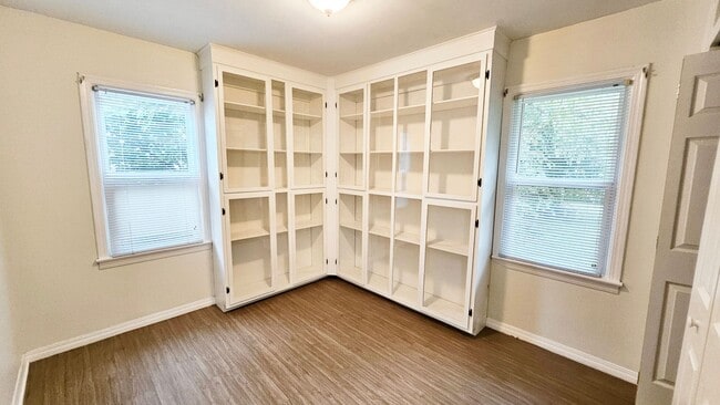 Building Photo - Charming 3/1 in Midwest City-Remodeled