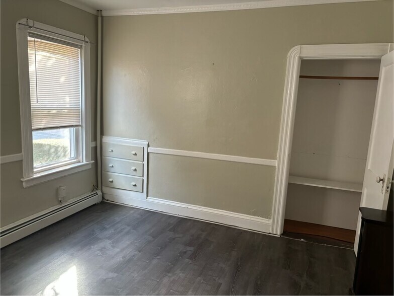 Building Photo - 10 Bainbridge Ave