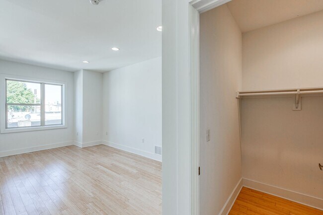 Building Photo - 621 S Clarion St