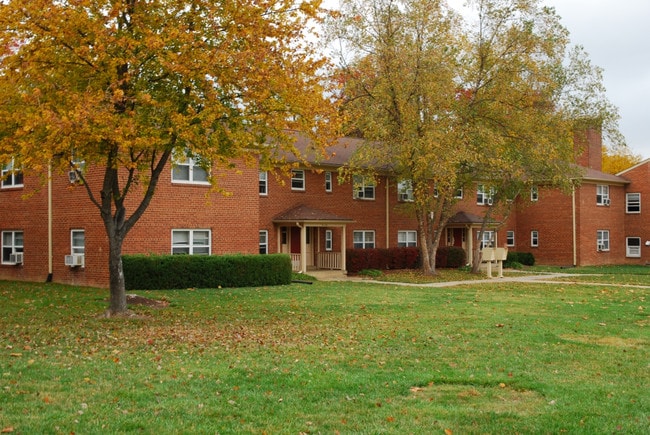 Springfield Gardens - Springfield, VA | Apartment Finder