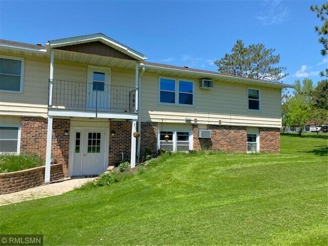 Building Photo - 710 Hillcrest St