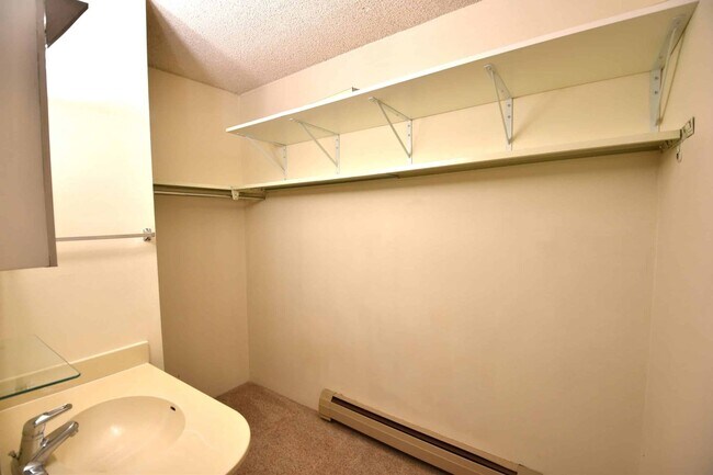Building Photo - 3 Bedroom, 2 Bathroom Penthouse Condo in North Boulder.