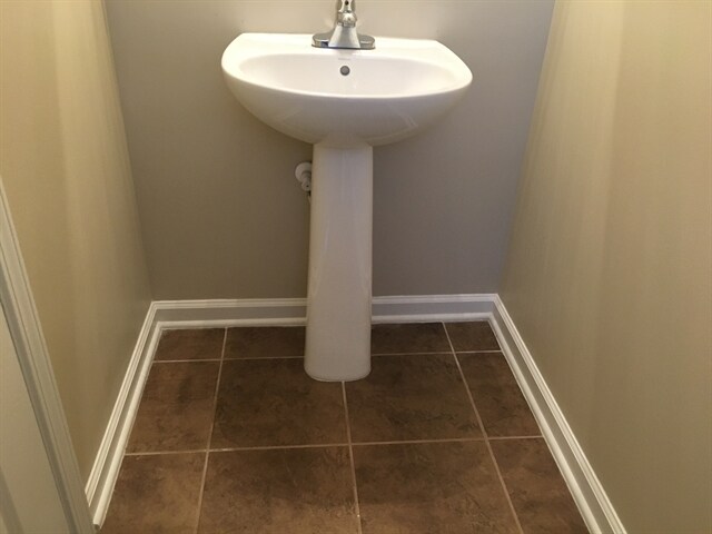 Building Photo - 715 Canyon Dr