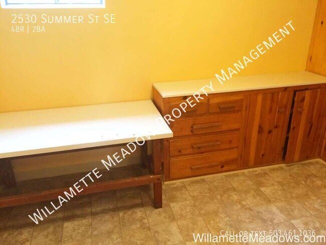 Building Photo - 2530 Summer St SE