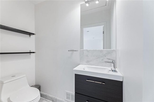 Building Photo - 908 Lenox Hill Ct NE