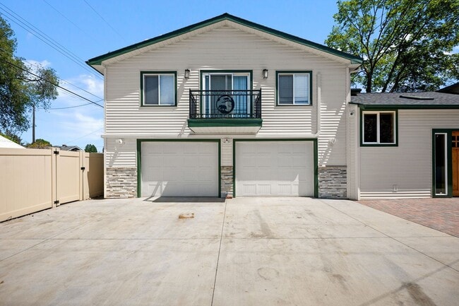 Building Photo - Beautiful Audubon 5 Bedroom Home! - Available now!