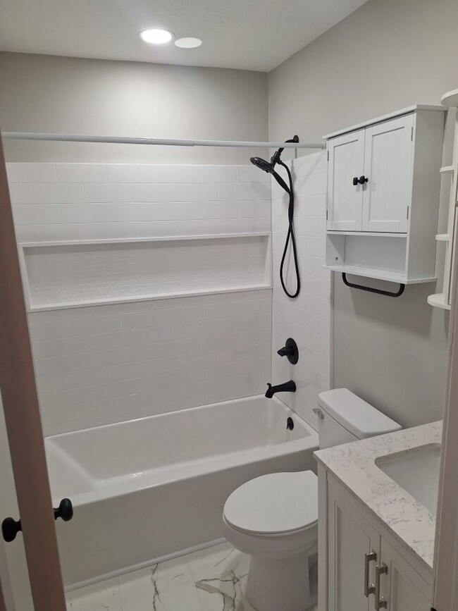 Building Photo - 836 Ridge Rd