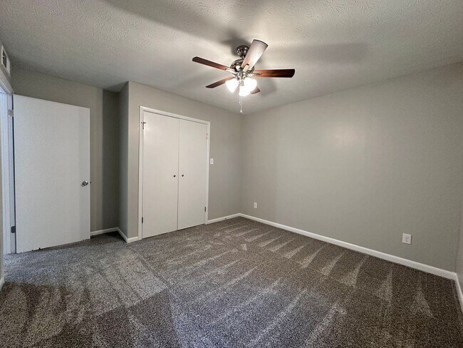 Building Photo - Parkway Apartments – Convenient 2-Bedroom ...