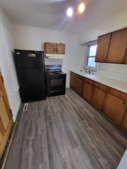 Building Photo - 378 W Division St