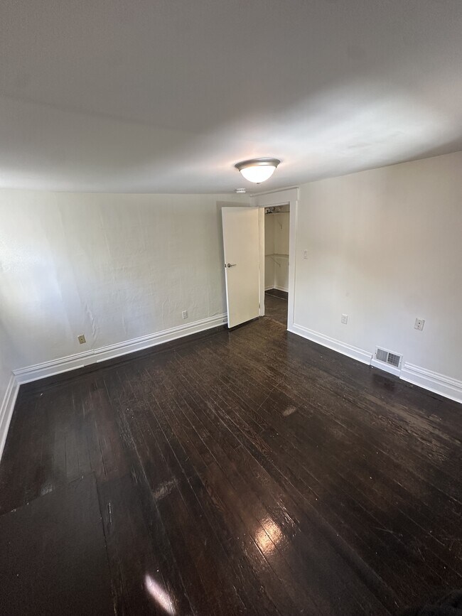 Building Photo - 1023 Bement St