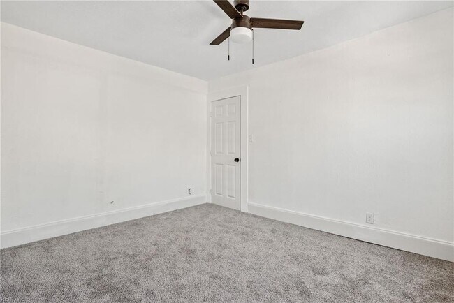 Building Photo - 869 Rugby St