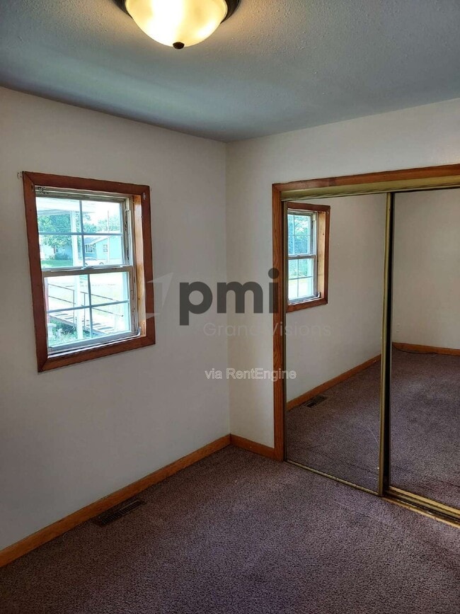 Building Photo - 1719 W Olive St