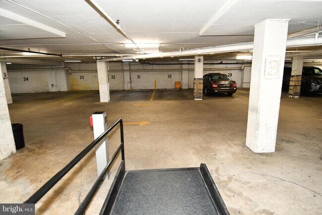 Building Photo - 10201 Grosvenor Pl
