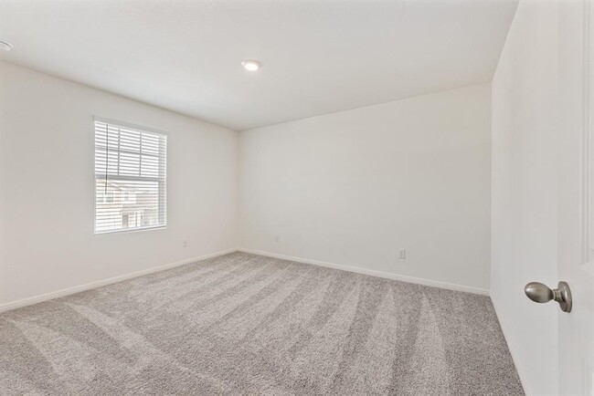 Building Photo - 635 Gemsbok Rd