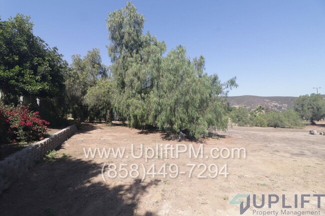 Building Photo - 22845 Vista Ramona Rd