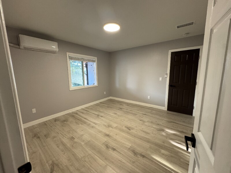 Building Photo - 5 W 4th St