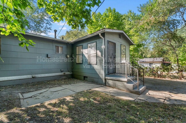 Building Photo - 10224 Lord Dr