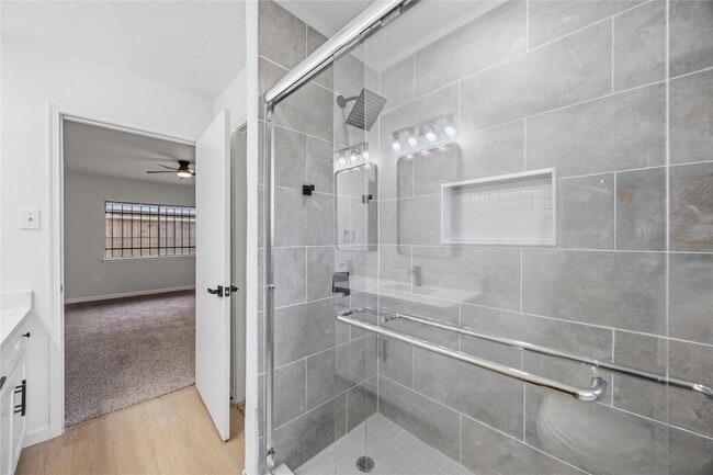 Building Photo - 12703 Redfern Dr