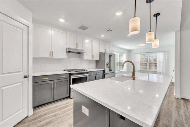 Building Photo - Stunning 4 Bed 3 Bath Broken Arrow Gem