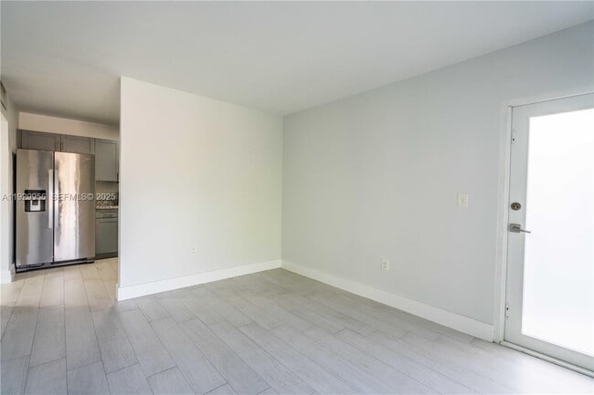 Building Photo - 465 NE 59th St