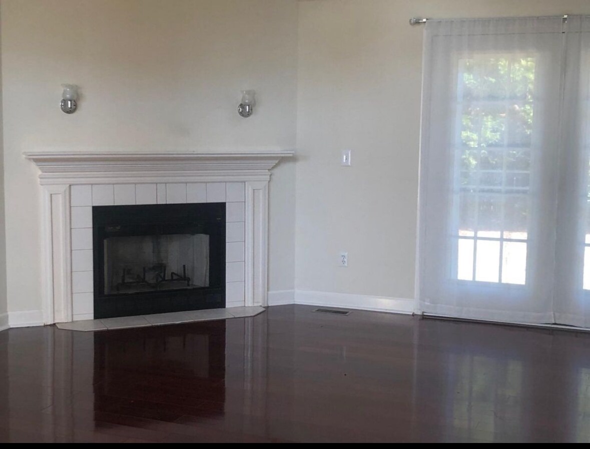 Building Photo - 3 Willow Tree Ct