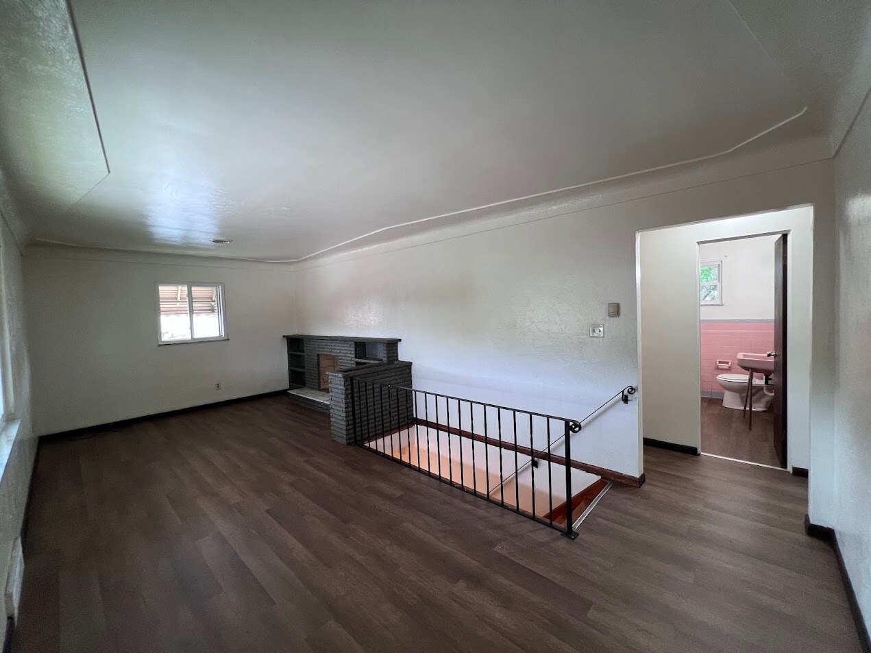 Building Photo - 609 8th St