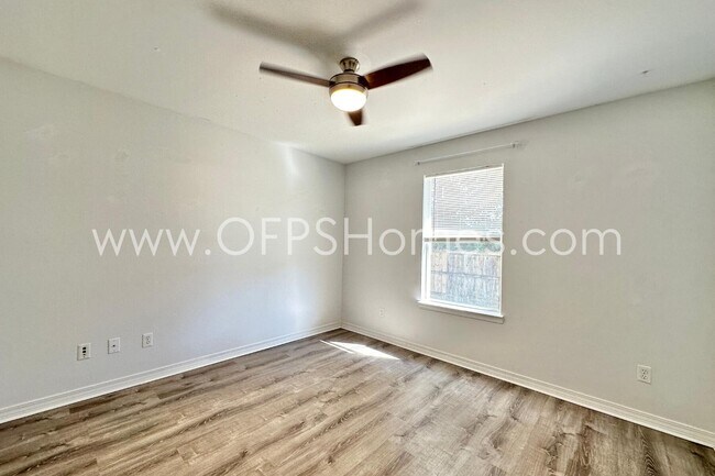 Building Photo - 2426 Houston Cir