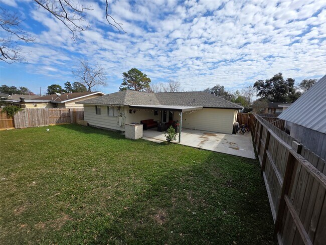 Building Photo - 10315 Carthage Dr
