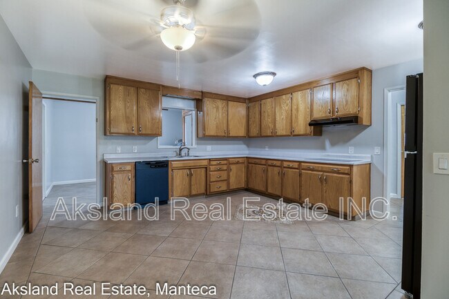 Building Photo - 3007 W Lathrop Rd