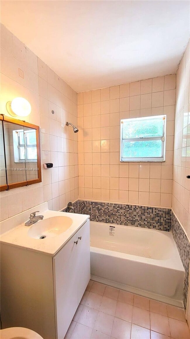 Building Photo - 241 Ponce de Leon Blvd