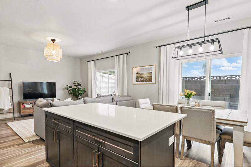 Building Photo - 1547 W Pyrite Ln