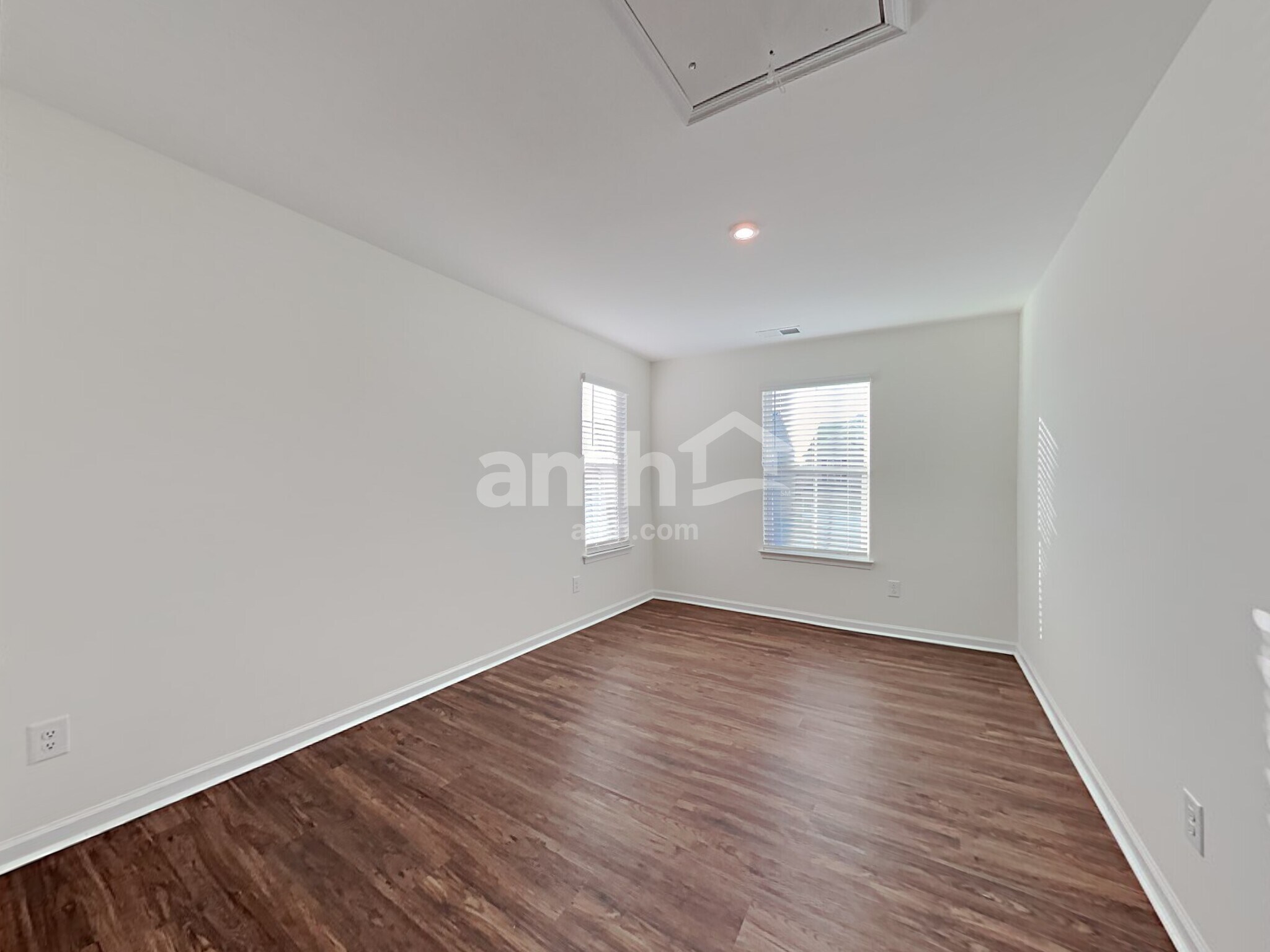 Building Photo - 5062 Twin River Dr